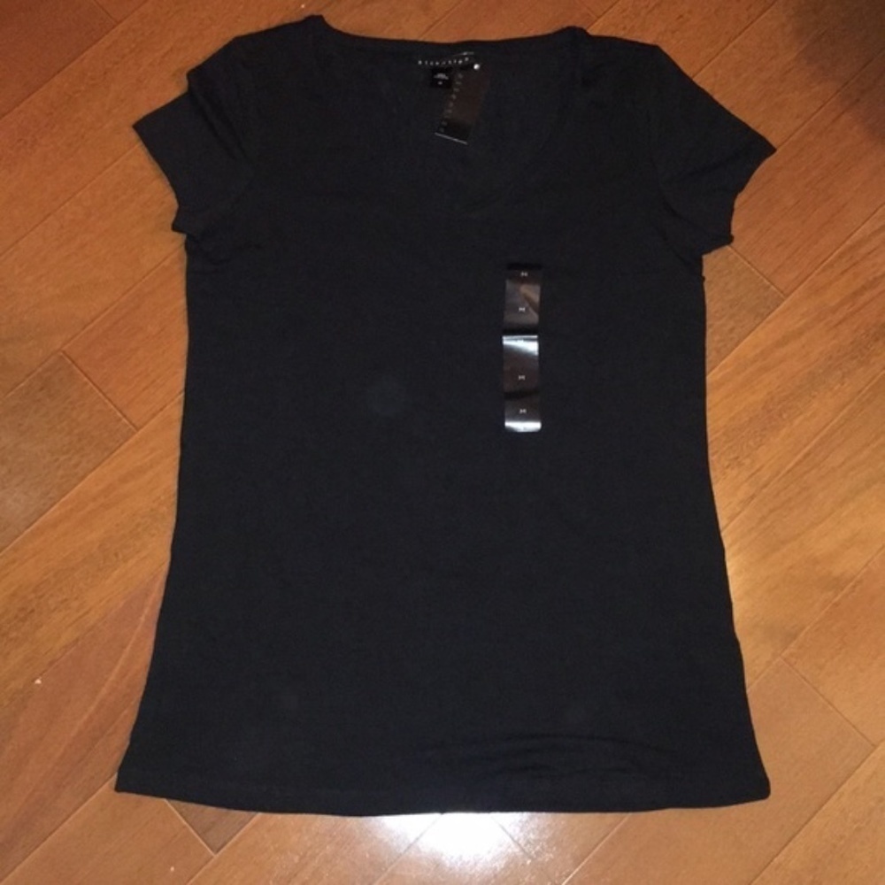 New Women’s Black V Neck T Shirt Medium